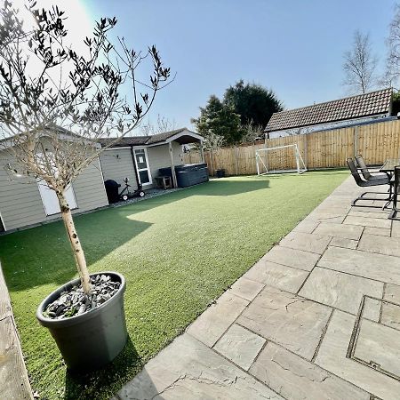 Four Corners Holiday Home Hot Tub & Sauna Ferndown Exterior foto